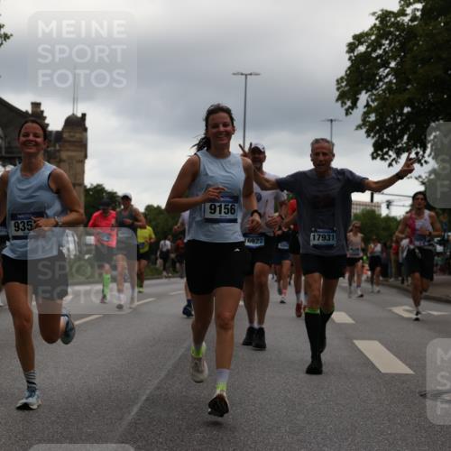 29.06.2025 - hella hamburg halbmarathon Yannick Fuchs http://msf.ph/oto/8352197 29.06.2025 10:52:51 20KM 1285, 1642, 1946, 1951, 2027, 2677, 2711, 2855, 5084, 5347, 5633, 6208, 6636, 6860, 6997, 7476, 8392, 8929, 9156, 9353, 9553, 9555, 9655, 9835, 10539, 10915, 12809, 13407, 14375, 14631, 14914, 15263, 15824, 16160, 16206, 16409, 16563, 16922, 16924, 17017, 17346, 17665, 17782, 17810, 17839, 17852, 17931, 17967, 18112, 18232, 18266, 18556, 18682, 18730, 18833, 18954, 19002, 19003 meine-sportfotos.de