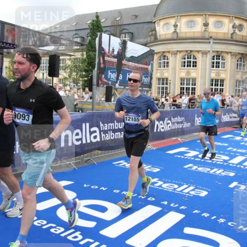 29.06.2025 - hella hamburg halbmarathon Michael Strokosch http://msf.ph/oto/8352203 29.06.2025 10:53:08 Ziel 2208, 3059, 3258, 3334, 4121, 7509, 7864, 8587, 9093, 9537, 12155, 12367, 12910, 14323, 18590, 19208 meine-sportfotos.de