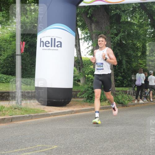 29.06.2025 - hella hamburg halbmarathon KatJ http://msf.ph/oto/8352237 29.06.2025 10:21:27 Zwischen KM18-KM19 1894, 4812, 5660 meine-sportfotos.de