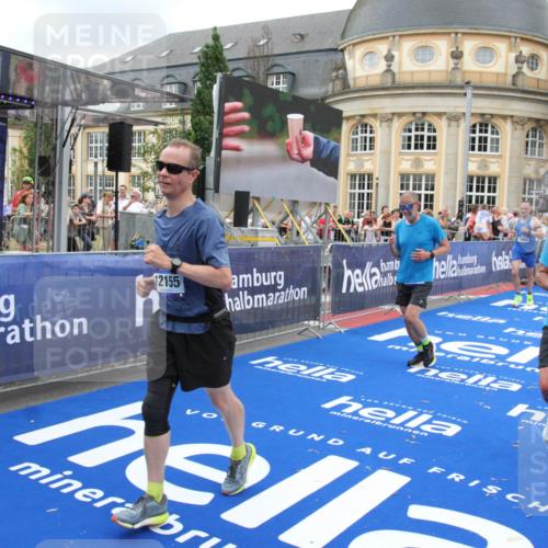 29.06.2025 - hella hamburg halbmarathon Michael Strokosch http://msf.ph/oto/8352244 29.06.2025 10:53:08 Ziel 2208, 3059, 3258, 3334, 4121, 7509, 7864, 8587, 9093, 9537, 12155, 12367, 12910, 14323, 18590, 19208 meine-sportfotos.de