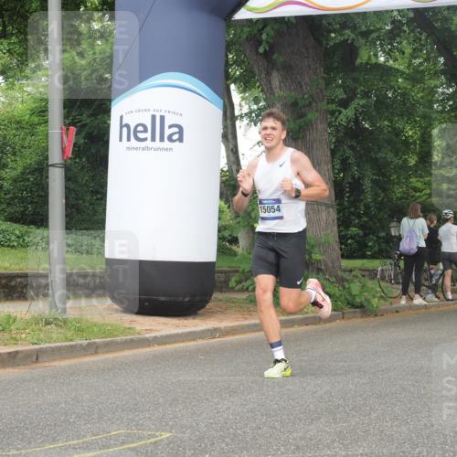 29.06.2025 - hella hamburg halbmarathon KatJ http://msf.ph/oto/8352266 29.06.2025 10:21:27 Zwischen KM18-KM19 1894, 4812, 5660 meine-sportfotos.de