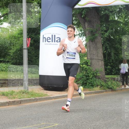 29.06.2025 - hella hamburg halbmarathon KatJ http://msf.ph/oto/8352317 29.06.2025 10:21:28 Zwischen KM18-KM19 1894, 4812, 5660 meine-sportfotos.de