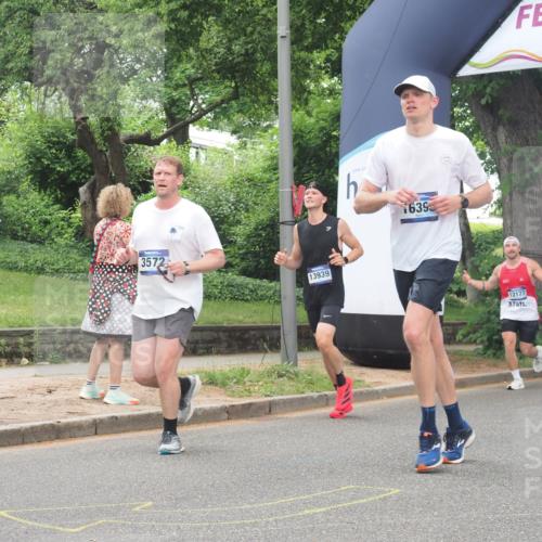 29.06.2025 - hella hamburg halbmarathon KatJ http://msf.ph/oto/8352334 29.06.2025 10:51:03 Zwischen KM18-KM19 1733, 1851, 2463, 3572, 4120, 4985, 5653, 7333 meine-sportfotos.de