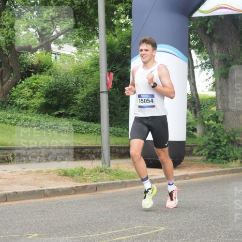 29.06.2025 - hella hamburg halbmarathon KatJ http://msf.ph/oto/8352371 29.06.2025 10:21:28 Zwischen KM18-KM19 1894, 4812, 5660 meine-sportfotos.de