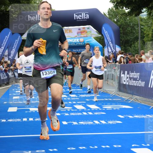 29.06.2025 - hella hamburg halbmarathon Strokosch-Dieckow http://msf.ph/oto/8352471 29.06.2025 10:52:32 Ziel 2346, 2670, 3715, 3952, 6561, 6562, 7178, 7232, 7475, 8371, 8661, 9145, 9739, 9876, 10115, 11459, 11689, 11791, 12450, 13015, 13051, 13301, 14122, 14561, 15001, 15980, 18982 meine-sportfotos.de