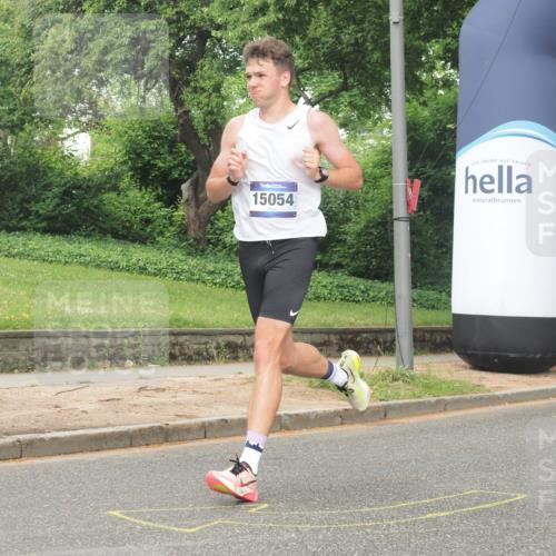 29.06.2025 - hella hamburg halbmarathon KatJ http://msf.ph/oto/8352475 29.06.2025 10:21:28 Zwischen KM18-KM19 1894, 4812, 5660 meine-sportfotos.de