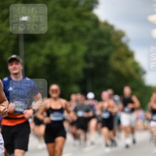 29.06.2025 - hella hamburg halbmarathon Dr. Thomas Lammeyer http://msf.ph/oto/8352485 29.06.2025 10:40:47 Kennedybrücke 1008, 1010, 1224, 3401, 3699, 3895, 4245, 5171, 5246, 5540, 5747, 5809, 5919, 6184, 6359, 6417, 7632, 8530, 8581, 9229, 9295, 9432, 9694, 9701, 9806, 10123, 10487, 10531, 10577, 10984 meine-sportfotos.de