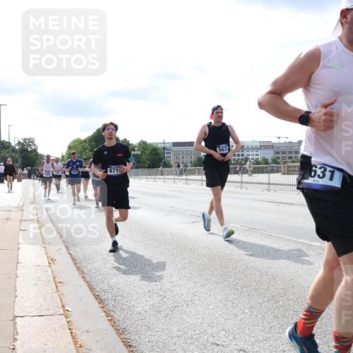 29.06.2025 - hella hamburg halbmarathon Lena Gebhardt http://msf.ph/oto/8352536 29.06.2025 10:13:49 Lombardsbrücke 671, 5631, 631, 1007, 1131, 1194, 1480, 1859, 1890, 2055, 2359, 2721, 2904, 2987, 3729, 4001, 4187, 4795, 4950, 4962, 5232, 5546, 5631, 5719, 6026, 6287, 6710, 6717, 6724, 7346, 7446, 7447, 7460, 7462, 7913, 8279, 8673, 9128, 9612, 9631, 9886, 10442, 10443, 10977, 11441, 11987, 12313, 12797, 12928, 12929, 13331, 13788, 13928, 15085, 15482, 15663, 15721, 15722, 15840, 16491, 17439, 17472, 17474, 17985, 18041, 18222, 18231, 18236, 18239 meine-sportfotos.de