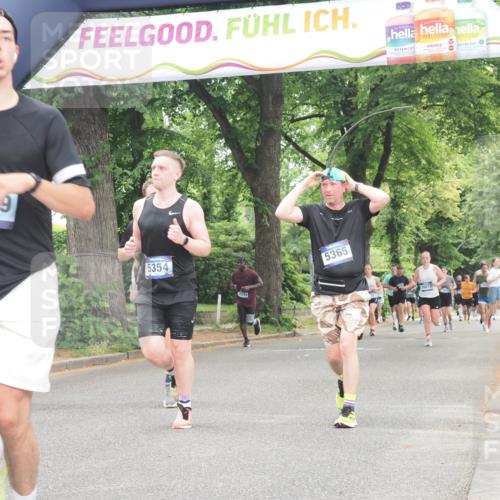 29.06.2025 - hella hamburg halbmarathon KatJ http://msf.ph/oto/8352555 29.06.2025 10:51:11 Zwischen KM18-KM19 2698, 5354, 5365, 8578 meine-sportfotos.de