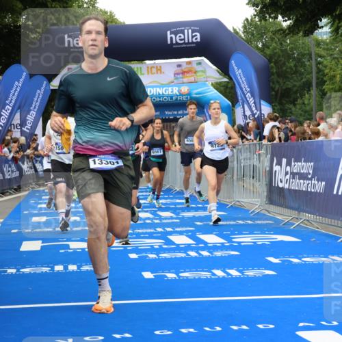 29.06.2025 - hella hamburg halbmarathon Strokosch-Dieckow http://msf.ph/oto/8352558 29.06.2025 10:52:32 Ziel 2346, 2670, 3715, 3952, 6561, 6562, 7178, 7232, 7475, 8371, 8661, 9145, 9739, 9876, 10115, 11459, 11689, 11791, 12450, 13015, 13051, 13301, 14122, 14561, 15001, 15980, 18982 meine-sportfotos.de