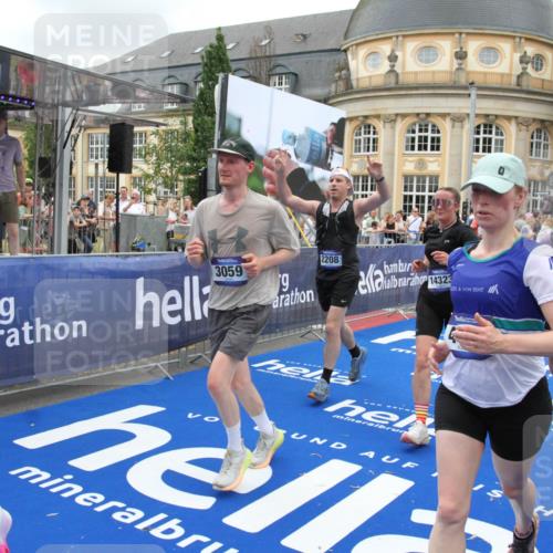 29.06.2025 - hella hamburg halbmarathon Michael Strokosch http://msf.ph/oto/8352561 29.06.2025 10:53:11 Ziel 2111, 2208, 3059, 3258, 4121, 7864, 8587, 9537, 14323, 16986, 19208 meine-sportfotos.de
