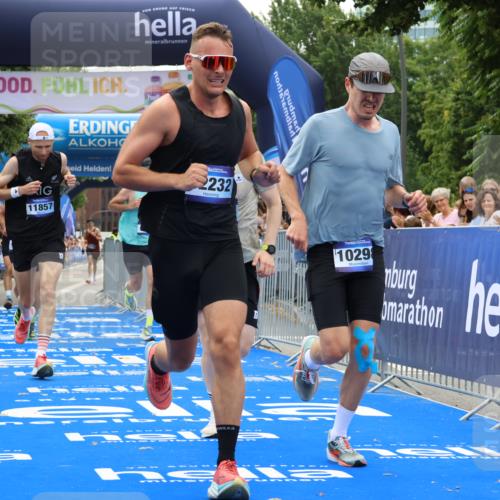 29.06.2025 - hella hamburg halbmarathon Strokosch-Dieckow http://msf.ph/oto/8352564 29.06.2025 10:31:15 Ziel 3201, 3955, 4812, 10017, 10298, 11857, 12232, 13754, 14450, 14548, 19042 meine-sportfotos.de