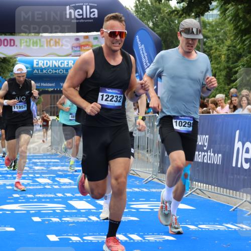 29.06.2025 - hella hamburg halbmarathon Strokosch-Dieckow http://msf.ph/oto/8352616 29.06.2025 10:31:15 Ziel 3201, 3955, 4812, 10017, 10298, 11857, 12232, 13754, 14450, 14548, 19042 meine-sportfotos.de