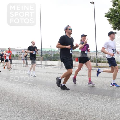 29.06.2025 - hella hamburg halbmarathon Lena Gebhardt http://msf.ph/oto/8352694 29.06.2025 10:38:47 Lombardsbrücke 875, 9689, 3726, 4259, 56, 1232, 1390, 1451, 1721, 1791, 2113, 2151, 2524, 2534, 2576, 2660, 2693, 3010, 3094, 3095, 3216, 3286, 3307, 3323, 3338, 3635, 3636, 3726, 3745, 3777, 3841, 3927, 4028, 4139, 4155, 4159, 4257, 4259, 4260, 4316, 4320, 4410, 4883, 4964, 5085, 5089, 5155, 5617, 5684, 5735, 5913, 6062, 6112, 6695, 6696, 6875, 7117, 7148, 7263, 7371, 7561, 7692, 7849, 7868, 8367, 8783, 9708, 9974, 9977, 10072, 10554, 13060 meine-sportfotos.de