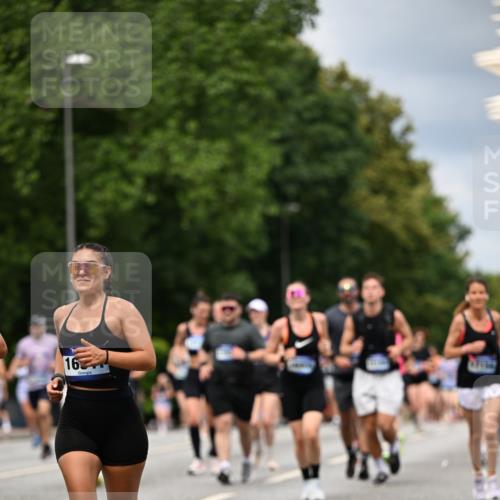 29.06.2025 - hella hamburg halbmarathon Dr. Thomas Lammeyer http://msf.ph/oto/8352709 29.06.2025 10:40:48 Kennedybrücke 1008, 1010, 1224, 3401, 3699, 3895, 4245, 5171, 5246, 5540, 5747, 5789, 5809, 5919, 6184, 6359, 6417, 7632, 8530, 8581, 9229, 9295, 9432, 9694, 9701, 9806, 10123, 10487, 10531, 10577, 10984 meine-sportfotos.de