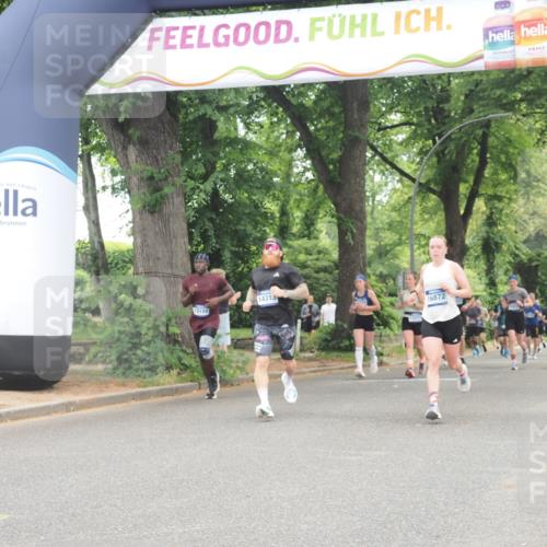 29.06.2025 - hella hamburg halbmarathon KatJ http://msf.ph/oto/8352730 29.06.2025 10:51:13 Zwischen KM18-KM19 5354, 5365, 8578 meine-sportfotos.de