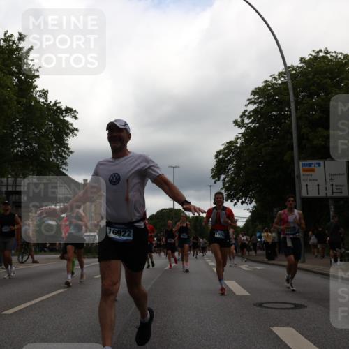 29.06.2025 - hella hamburg halbmarathon Yannick Fuchs http://msf.ph/oto/8352732 29.06.2025 10:52:53 20KM 1285, 1642, 1946, 1951, 2027, 2677, 2855, 5084, 5347, 5633, 6202, 6208, 6636, 6860, 6997, 7476, 8290, 8392, 8929, 9156, 9353, 9655, 9835, 10036, 10539, 10915, 12809, 13407, 14375, 14631, 14914, 15240, 15263, 15824, 16160, 16206, 16409, 16563, 16922, 16924, 17017, 17346, 17782, 17810, 17839, 17852, 17931, 18112, 18153, 18232, 18266, 18327, 18556, 18682, 18730, 18833, 18954, 19002, 19003 meine-sportfotos.de