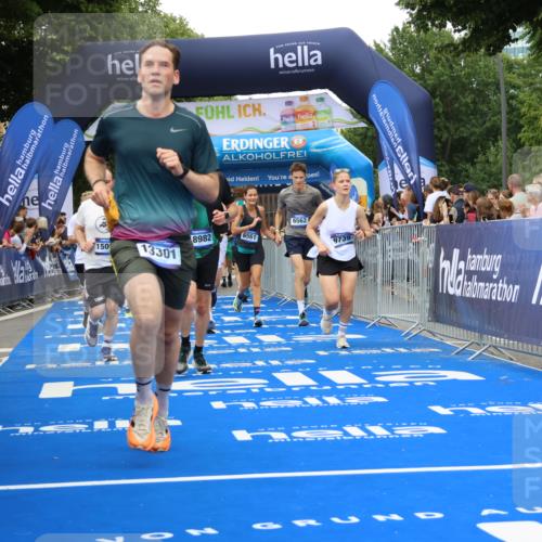 29.06.2025 - hella hamburg halbmarathon Strokosch-Dieckow http://msf.ph/oto/8352746 29.06.2025 10:52:31 Ziel 2346, 2670, 3715, 3952, 6561, 6562, 7178, 7232, 8371, 8661, 9145, 9739, 9876, 10115, 11689, 11791, 12450, 13015, 13051, 13301, 14561, 15001, 15980, 18982 meine-sportfotos.de