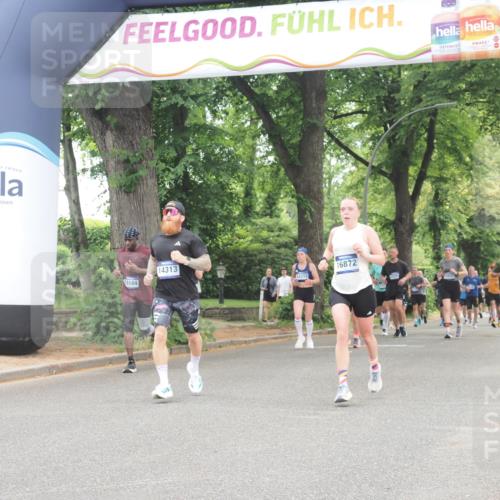 29.06.2025 - hella hamburg halbmarathon KatJ http://msf.ph/oto/8352769 29.06.2025 10:51:14 Zwischen KM18-KM19 5354, 5365, 8578 meine-sportfotos.de