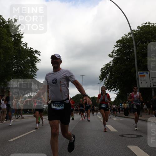 29.06.2025 - hella hamburg halbmarathon Yannick Fuchs http://msf.ph/oto/8352779 29.06.2025 10:52:53 20KM 1285, 1642, 1946, 1951, 2027, 2677, 2855, 5084, 5347, 5633, 6202, 6208, 6636, 6860, 6997, 7476, 8290, 8392, 8929, 9156, 9353, 9655, 9835, 10036, 10539, 10915, 12809, 13407, 14375, 14631, 14914, 15240, 15263, 15824, 16160, 16206, 16409, 16563, 16922, 16924, 17017, 17346, 17782, 17810, 17839, 17852, 17931, 18112, 18153, 18232, 18266, 18327, 18556, 18682, 18730, 18833, 18954, 19002, 19003 meine-sportfotos.de