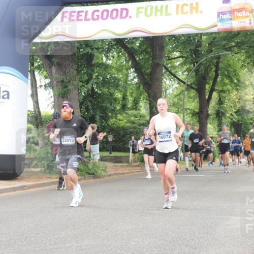 29.06.2025 - hella hamburg halbmarathon KatJ http://msf.ph/oto/8352798 29.06.2025 10:51:14 Zwischen KM18-KM19 5354, 5365, 8578 meine-sportfotos.de