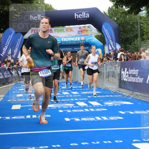 29.06.2025 - hella hamburg halbmarathon Strokosch-Dieckow http://msf.ph/oto/8352799 29.06.2025 10:52:31 Ziel 2346, 2670, 3715, 3952, 6561, 6562, 7178, 7232, 8371, 8661, 9145, 9739, 9876, 10115, 11689, 11791, 12450, 13015, 13051, 13301, 14561, 15001, 15980, 18982 meine-sportfotos.de