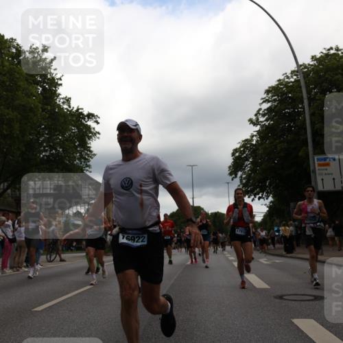 29.06.2025 - hella hamburg halbmarathon Yannick Fuchs http://msf.ph/oto/8352810 29.06.2025 10:52:53 20KM 1285, 1642, 1946, 1951, 2027, 2677, 2855, 5084, 5347, 5633, 6202, 6208, 6636, 6860, 6997, 7476, 8290, 8392, 8929, 9156, 9353, 9655, 9835, 10036, 10539, 10915, 12809, 13407, 14375, 14631, 14914, 15240, 15263, 15824, 16160, 16206, 16409, 16563, 16922, 16924, 17017, 17346, 17782, 17810, 17839, 17852, 17931, 18112, 18153, 18232, 18266, 18327, 18556, 18682, 18730, 18833, 18954, 19002, 19003 meine-sportfotos.de