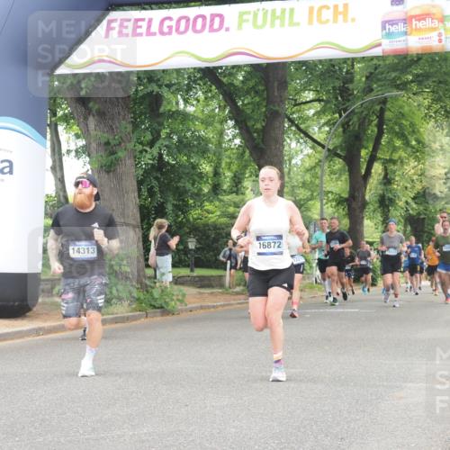 29.06.2025 - hella hamburg halbmarathon KatJ http://msf.ph/oto/8352815 29.06.2025 10:51:14 Zwischen KM18-KM19 5354, 5365, 8578 meine-sportfotos.de