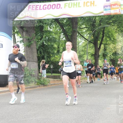 29.06.2025 - hella hamburg halbmarathon KatJ http://msf.ph/oto/8352825 29.06.2025 10:51:15 Zwischen KM18-KM19 5354, 5365, 8578 meine-sportfotos.de