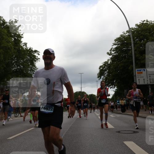 29.06.2025 - hella hamburg halbmarathon Yannick Fuchs http://msf.ph/oto/8352858 29.06.2025 10:52:53 20KM 1285, 1642, 1946, 1951, 2027, 2677, 2855, 5084, 5347, 5633, 6202, 6208, 6636, 6860, 6997, 7476, 8290, 8392, 8929, 9156, 9353, 9655, 9835, 10036, 10539, 10915, 12809, 13407, 14375, 14631, 14914, 15240, 15263, 15824, 16160, 16206, 16409, 16563, 16922, 16924, 17017, 17346, 17782, 17810, 17839, 17852, 17931, 18112, 18153, 18232, 18266, 18327, 18556, 18682, 18730, 18833, 18954, 19002, 19003 meine-sportfotos.de