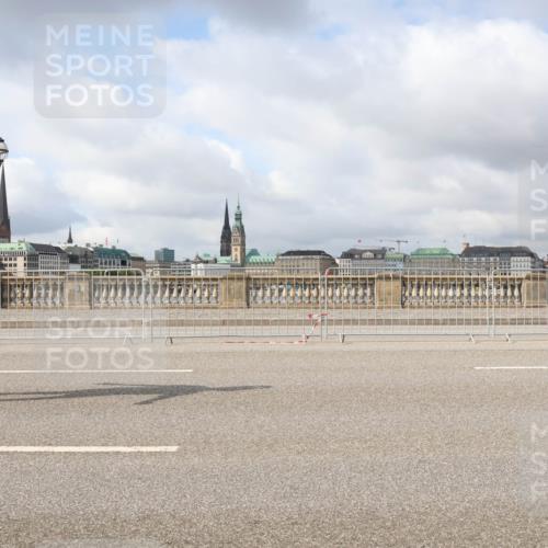 29.06.2025 - hella hamburg halbmarathon Lena Gebhardt http://msf.ph/oto/8352871 29.06.2025 09:09:26 Lombardsbrücke  meine-sportfotos.de