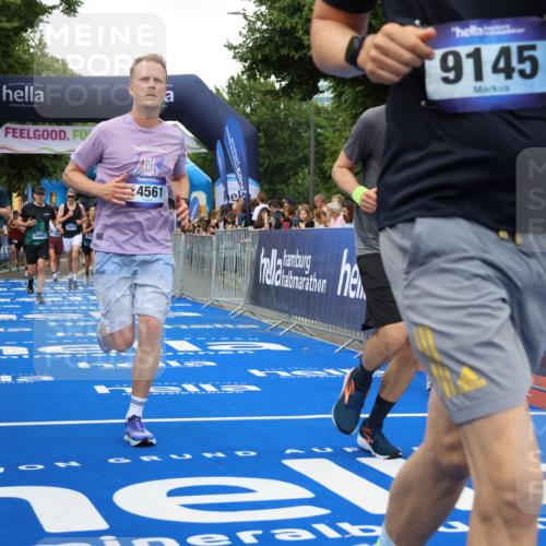 29.06.2025 - hella hamburg halbmarathon Strokosch-Dieckow http://msf.ph/oto/8352952 29.06.2025 10:52:29 Ziel 2670, 3715, 3952, 6561, 6562, 7178, 7232, 8371, 8661, 9145, 9739, 9876, 11689, 11791, 12450, 13015, 13051, 13211, 13301, 14561, 15001, 15144, 15980, 17997, 18982 meine-sportfotos.de