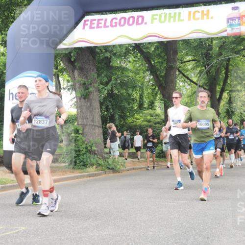 29.06.2025 - hella hamburg halbmarathon KatJ http://msf.ph/oto/8352964 29.06.2025 10:51:20 Zwischen KM18-KM19  meine-sportfotos.de