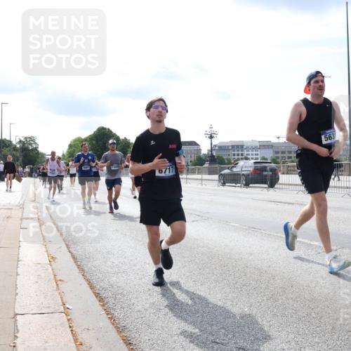 29.06.2025 - hella hamburg halbmarathon Lena Gebhardt http://msf.ph/oto/8352967 29.06.2025 10:13:49 Lombardsbrücke 4001, 563, 6, 17, 1007, 1131, 1194, 1480, 1859, 1890, 2055, 2359, 2721, 2904, 2987, 3729, 4001, 4187, 4795, 4950, 4962, 5232, 5546, 5631, 5719, 6026, 6287, 6710, 6717, 6724, 7346, 7446, 7447, 7460, 7462, 7913, 8279, 8673, 9128, 9612, 9631, 9886, 10442, 10443, 10977, 11441, 11987, 12313, 12797, 12928, 12929, 13331, 13788, 13928, 15085, 15482, 15663, 15721, 15722, 15840, 16491, 17439, 17472, 17474, 17985, 18041, 18222, 18231, 18236, 18239 meine-sportfotos.de