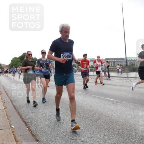 29.06.2025 - hella hamburg halbmarathon Lena Gebhardt http://msf.ph/oto/8352973 29.06.2025 10:38:47 Lombardsbrücke 12116, 157, 4159, 9689, 687, 56, 1232, 1390, 1451, 1721, 1791, 2113, 2151, 2524, 2534, 2576, 2660, 2693, 3010, 3094, 3095, 3216, 3286, 3307, 3323, 3338, 3635, 3636, 3726, 3745, 3777, 3841, 3927, 4028, 4139, 4155, 4159, 4257, 4259, 4260, 4316, 4320, 4410, 4883, 4964, 5085, 5089, 5155, 5617, 5684, 5735, 5913, 6062, 6112, 6695, 6696, 6875, 7117, 7148, 7263, 7371, 7561, 7692, 7849, 7868, 8367, 8783, 9708, 9974, 9977, 10072, 10554, 13060 meine-sportfotos.de