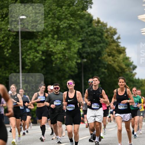 29.06.2025 - hella hamburg halbmarathon Dr. Thomas Lammeyer http://msf.ph/oto/8353045 29.06.2025 10:40:49 Kennedybrücke 1008, 1010, 1224, 3401, 3699, 3895, 4245, 5171, 5246, 5540, 5747, 5789, 5809, 5919, 6184, 6359, 6417, 7632, 7773, 8530, 8581, 9229, 9295, 9432, 9694, 9701, 9806, 10123, 10487, 10531, 10577, 10984 meine-sportfotos.de