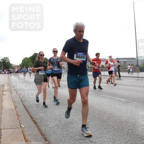 29.06.2025 - hella hamburg halbmarathon Lena Gebhardt http://msf.ph/oto/8353068 29.06.2025 10:38:47 Lombardsbrücke 12116, 4159, 9689, 56, 1232, 1390, 1451, 1721, 1791, 2113, 2151, 2524, 2534, 2576, 2660, 2693, 3010, 3094, 3095, 3216, 3286, 3307, 3323, 3338, 3635, 3636, 3726, 3745, 3777, 3841, 3927, 4028, 4139, 4155, 4159, 4257, 4259, 4260, 4316, 4320, 4410, 4883, 4964, 5085, 5089, 5155, 5617, 5684, 5735, 5913, 6062, 6112, 6695, 6696, 6875, 7117, 7148, 7263, 7371, 7561, 7692, 7849, 7868, 8367, 8783, 9708, 9974, 9977, 10072, 10554, 13060 meine-sportfotos.de