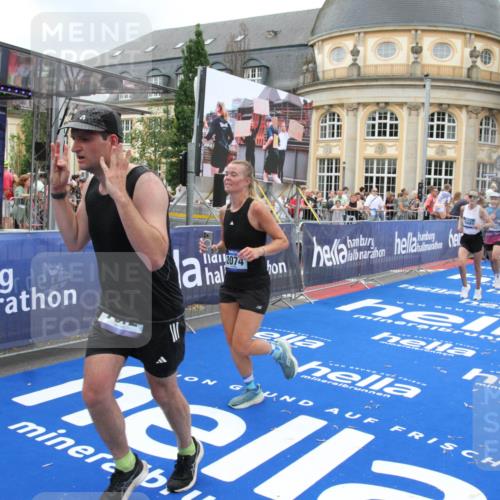 29.06.2025 - hella hamburg halbmarathon Michael Strokosch http://msf.ph/oto/8353126 29.06.2025 10:53:23 Ziel 1683, 1727, 2074, 2354, 4065, 6942, 7312, 8651, 9142, 11844, 12490, 12875, 15179, 15681, 15838, 18134, 18901 meine-sportfotos.de