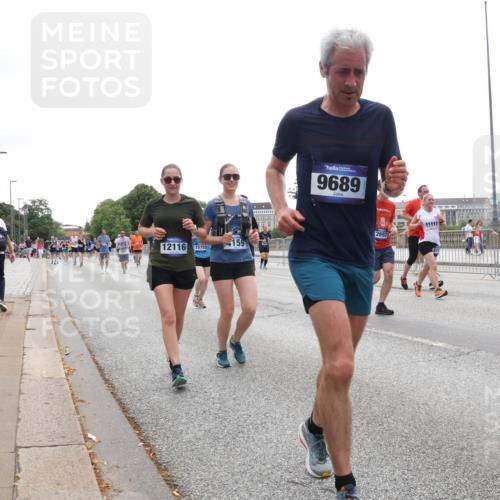 29.06.2025 - hella hamburg halbmarathon Lena Gebhardt http://msf.ph/oto/8353140 29.06.2025 10:38:48 Lombardsbrücke 12116, 15755, 159, 9689, 2693, 56, 1232, 1390, 1451, 1721, 1791, 2113, 2151, 2524, 2534, 2576, 2660, 2693, 3010, 3094, 3095, 3216, 3286, 3307, 3323, 3635, 3636, 3726, 3745, 3777, 3841, 3927, 4028, 4139, 4155, 4159, 4257, 4259, 4260, 4316, 4320, 4410, 4883, 4964, 5085, 5089, 5155, 5617, 5684, 5735, 5913, 6062, 6112, 6695, 6696, 6875, 7117, 7148, 7263, 7371, 7561, 7692, 7849, 8367, 8783, 9708, 9974, 9977, 10072, 10554, 13060 meine-sportfotos.de