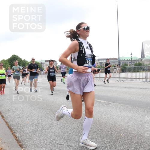 29.06.2025 - hella hamburg halbmarathon Lena Gebhardt http://msf.ph/oto/8353158 29.06.2025 10:48:01 Lombardsbrücke 9031, 14222, 8310, 1045, 1157, 1174, 1175, 1246, 1392, 1618, 1639, 1645, 1701, 1926, 2037, 2163, 2197, 2418, 2491, 2545, 2650, 2704, 2756, 2790, 2882, 2958, 3049, 3320, 3468, 3504, 3679, 3933, 4327, 4423, 4588, 4856, 5585, 5621, 5622, 5886, 5952, 7240, 7393, 7394, 7427, 7532, 7916, 7970, 8077, 8310, 8521, 8550, 8774, 9356, 9687, 9696, 9697, 9775, 9921, 10145, 10658, 10777, 10794, 10991, 11351, 11548, 11730, 11742, 11781, 11802, 11909, 12431 meine-sportfotos.de