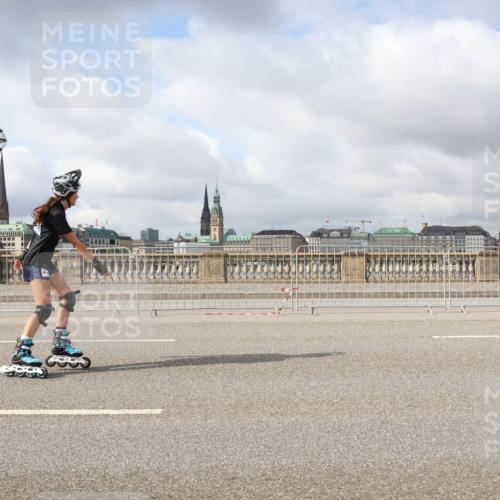 29.06.2025 - hella hamburg halbmarathon Lena Gebhardt http://msf.ph/oto/8353200 29.06.2025 09:09:26 Lombardsbrücke  meine-sportfotos.de
