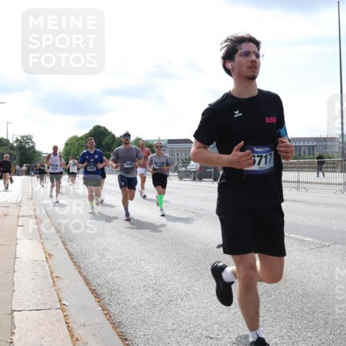 29.06.2025 - hella hamburg halbmarathon Lena Gebhardt http://msf.ph/oto/8353219 29.06.2025 10:13:50 Lombardsbrücke 15085, 4001, 7462, 6717, 1007, 1131, 1194, 1480, 1859, 1890, 2055, 2359, 2721, 2904, 2987, 3729, 4001, 4187, 4795, 4950, 4962, 5232, 5546, 5631, 5719, 6026, 6287, 6710, 6717, 6724, 7346, 7446, 7447, 7460, 7462, 7913, 8279, 8673, 9128, 9612, 9631, 9886, 10442, 10443, 10977, 11441, 11987, 12313, 12797, 12928, 12929, 13331, 13788, 13928, 15085, 15482, 15663, 15721, 15722, 15840, 16491, 17439, 17472, 17474, 17985, 18041, 18222, 18231, 18236, 18239 meine-sportfotos.de