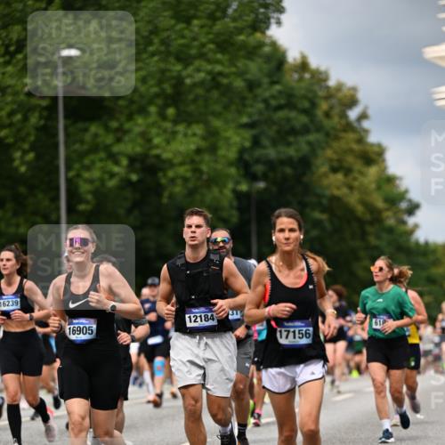 29.06.2025 - hella hamburg halbmarathon Dr. Thomas Lammeyer http://msf.ph/oto/8353221 29.06.2025 10:40:51 Kennedybrücke 1008, 1010, 1224, 1948, 2811, 3401, 3699, 3895, 4245, 5171, 5246, 5540, 5747, 5789, 5809, 5919, 6184, 6359, 6417, 7632, 7773, 8530, 8581, 8936, 9229, 9432, 9694, 9701, 9806, 10123, 10487, 10531, 10577, 10984 meine-sportfotos.de
