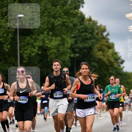 29.06.2025 - hella hamburg halbmarathon Dr. Thomas Lammeyer http://msf.ph/oto/8353227 29.06.2025 10:40:51 Kennedybrücke 1008, 1010, 1224, 1948, 2811, 3401, 3699, 3895, 4245, 5171, 5246, 5540, 5747, 5789, 5809, 5919, 6184, 6359, 6417, 7632, 7773, 8530, 8581, 8936, 9229, 9432, 9694, 9701, 9806, 10123, 10487, 10531, 10577, 10984 meine-sportfotos.de