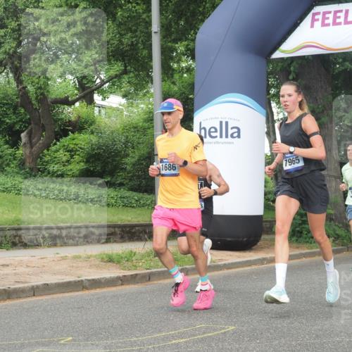 29.06.2025 - hella hamburg halbmarathon KatJ http://msf.ph/oto/8353246 29.06.2025 10:21:33 Zwischen KM18-KM19 1686, 5070, 7965 meine-sportfotos.de