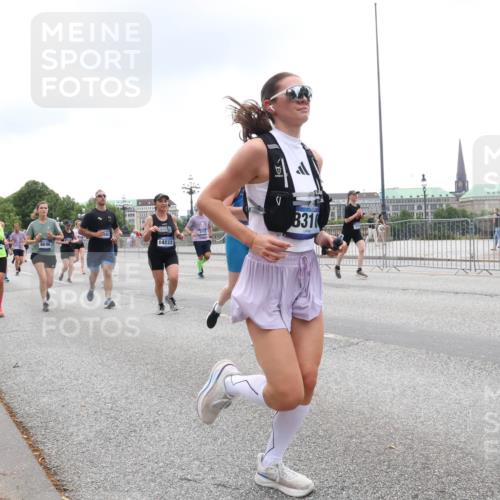29.06.2025 - hella hamburg halbmarathon Lena Gebhardt http://msf.ph/oto/8353250 29.06.2025 10:48:01 Lombardsbrücke 9696, 14222, 8310, 1045, 1157, 1174, 1175, 1246, 1392, 1618, 1639, 1645, 1701, 1926, 2037, 2163, 2197, 2418, 2491, 2545, 2650, 2704, 2756, 2790, 2882, 2958, 3049, 3320, 3468, 3504, 3679, 3933, 4327, 4423, 4588, 4856, 5585, 5621, 5622, 5886, 5952, 7240, 7393, 7394, 7427, 7532, 7916, 7970, 8077, 8310, 8521, 8550, 8774, 9356, 9687, 9696, 9697, 9775, 9921, 10145, 10658, 10777, 10794, 10991, 11351, 11548, 11730, 11742, 11781, 11802, 11909, 12431 meine-sportfotos.de