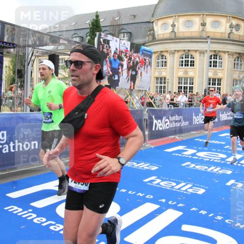 29.06.2025 - hella hamburg halbmarathon Michael Strokosch http://msf.ph/oto/8353353 29.06.2025 10:53:27 Ziel 1683, 1727, 2354, 4065, 6198, 6629, 6942, 8651, 11844, 12490, 13912, 13997, 15681, 15838, 18134, 18901 meine-sportfotos.de