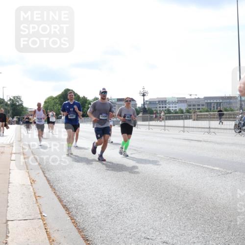 29.06.2025 - hella hamburg halbmarathon Lena Gebhardt http://msf.ph/oto/8353356 29.06.2025 10:13:51 Lombardsbrücke 4001, 15085, 462, 1131, 1194, 1480, 1890, 2055, 2359, 2721, 2904, 2987, 3729, 4001, 4187, 4795, 4950, 4962, 5232, 5546, 5631, 5719, 6026, 6287, 6710, 6717, 6724, 7346, 7446, 7447, 7460, 7462, 7913, 8057, 8279, 8673, 9128, 9612, 9631, 9886, 10442, 10443, 10977, 11441, 11987, 12313, 12797, 12928, 12929, 13331, 13788, 13928, 15085, 15482, 15663, 15721, 15722, 15840, 16491, 17439, 17472, 17985, 18041, 18222, 18231, 18236, 18239 meine-sportfotos.de
