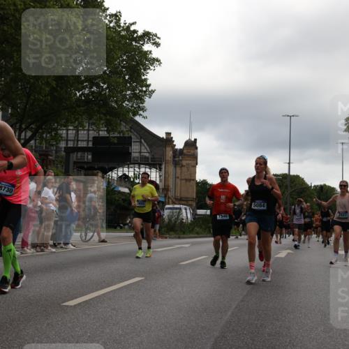 29.06.2025 - hella hamburg halbmarathon Yannick Fuchs http://msf.ph/oto/8353379 29.06.2025 10:52:55 20KM 1285, 1642, 1946, 1951, 2006, 2027, 2677, 2855, 3181, 5084, 5347, 5633, 6202, 6208, 6636, 6860, 6997, 7476, 8290, 8392, 8929, 9156, 9353, 9655, 9835, 10036, 10539, 10915, 12633, 12809, 13407, 14375, 14631, 14914, 15240, 15263, 15824, 16160, 16206, 16409, 16563, 16922, 16924, 17017, 17346, 17782, 17810, 17852, 17931, 18112, 18153, 18232, 18266, 18327, 18556, 18682, 18730, 18833, 18954, 19002, 19003 meine-sportfotos.de
