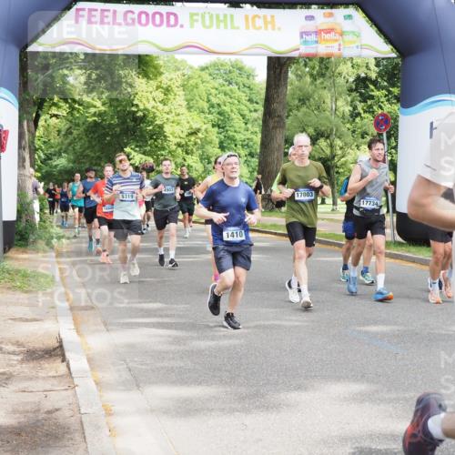 29.06.2025 - hella hamburg halbmarathon MichiJ http://msf.ph/oto/8353432 29.06.2025 10:41:36 Zwischen KM18-KM19 1410, 2354, 3791, 3945, 4419, 4903, 6260, 7973, 8285, 8394, 8449, 8514, 8772, 8798, 11184, 11231, 12362, 12489, 13912, 15300, 15838, 16047, 16110, 16574, 16630, 17734, 17803, 17842, 18514, 19177 meine-sportfotos.de